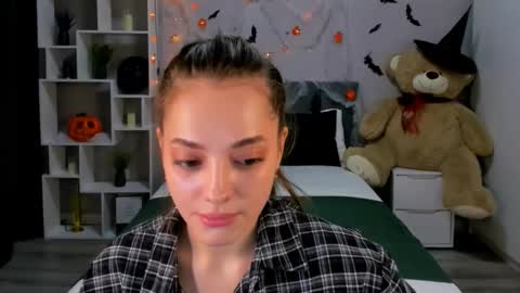MelanieAlves online show from 10-13-25, 12:38
