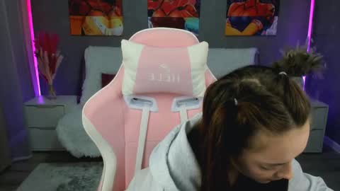 MelanieAlves online show from 04-22-26, 08:32