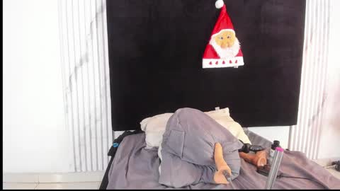 Melaniecooper online show from 12-16-24, 09:09