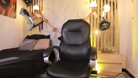 Snapshot of melaniegh_ chatting on 10-26-25, 11:27 Melanie  online show from 10-26-25, 11:27