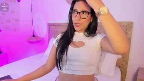 Snapshot of melaniejeann_ chatting on 05-15-26, 02:40 melaniejeann_ online show from 05-15-26, 02:40