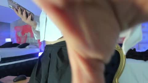 Melanie Roux online show from 10-12-25, 12:04