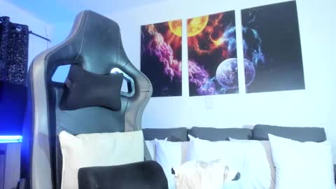 melannia_hills online show from 03-02-25, 09:31