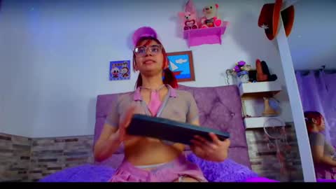 Melanny taylor online show from 11-10-25, 10:42