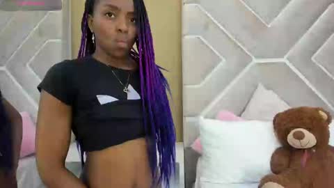 Snapshot of melany_ebonyy chatting on 02-27-25, 05:36 Melanie online show from 02-27-25, 05:36