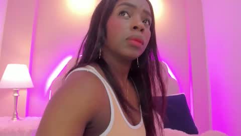 Snapshot of melany_ebonyy chatting on 10-05-25, 03:38 Melanie online show from 10-05-25, 03:38