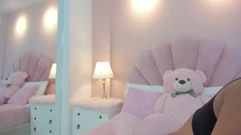 Snapshot of melany_ebonyy chatting on 11-25-25, 04:01 Melanie online show from 11-25-25, 04:01