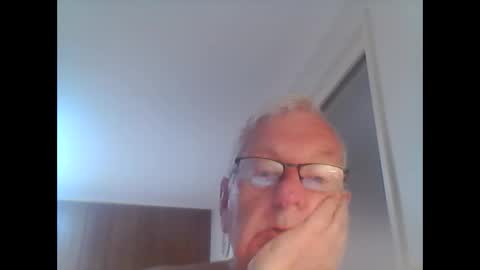 Snapshot of melbourne000 chatting on 12-04-24, 04:32 melbourne000 online show from 12-04-24, 04:32