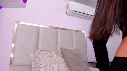 Meli  online show from 04-25-26, 01:25