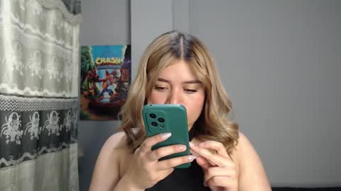 Snapshot of meliinna_xxx chatting on 11-28-25, 02:25 meliinna_xxx online show from 11-28-25, 02:25