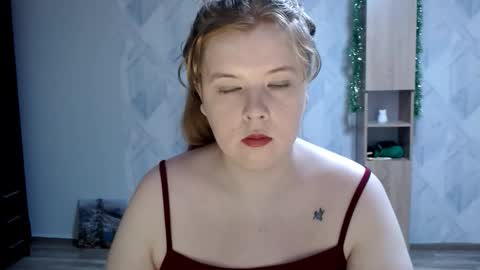 Snapshot of melina_beauty chatting on 11-27-25, 10:17 Melina online show from 11-27-25, 10:17