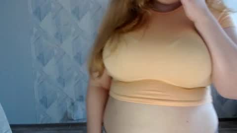 Snapshot of melina_beauty chatting on 06-08-26, 04:46 Melina online show from 06-08-26, 04:46