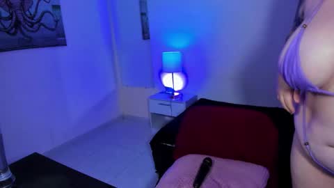 Snapshot of melina_hope_ chatting on 12-17-25, 02:01 Melina Hope online show from 12-17-25, 02:01