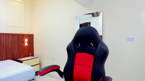 M E L I N A  online show from 02-17-25, 07:31