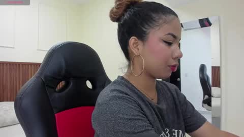 M E L I N A  online show from 11-05-25, 07:58