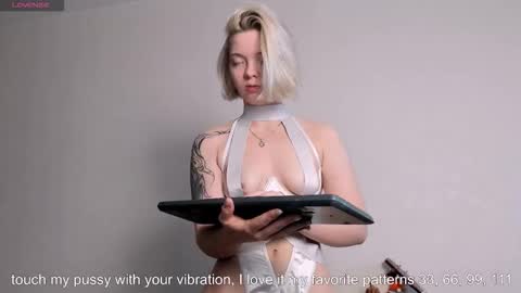 Snapshot of melinamonroe chatting on 10-25-25, 03:47 My name is Melina online show from 10-25-25, 03:47