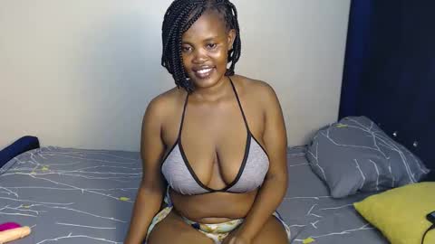 Snapshot of melisaklein chatting on 10-11-25, 04:27 Melissa online show from 10-11-25, 04:27