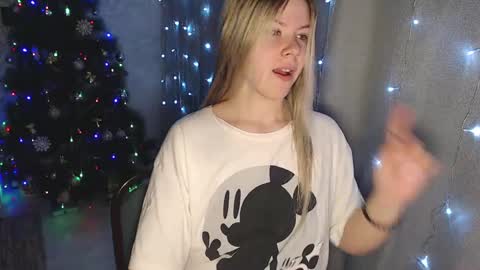 Snapshot of melissa__ray chatting on 12-30-24, 07:32 Melissa Ray online show from 12-30-24, 07:32