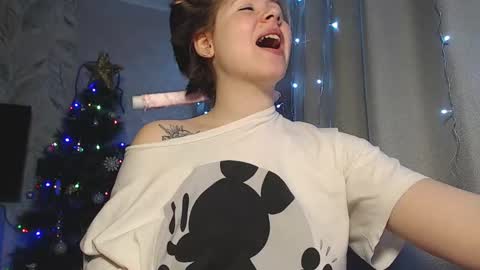 Snapshot of melissa__ray chatting on 12-31-24, 01:36 Melissa Ray online show from 12-31-24, 01:36