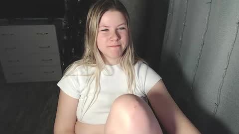 Snapshot of melissa__ray chatting on 01-21-25, 04:48 Melissa Ray online show from 01-21-25, 04:48