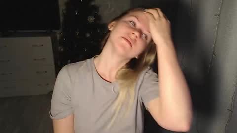 Snapshot of melissa__ray chatting on 01-22-25, 05:28 Melissa Ray online show from 01-22-25, 05:28