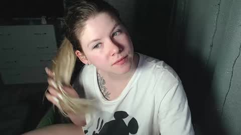 Snapshot of melissa__ray chatting on 01-26-25, 06:37 Melissa Ray online show from 01-26-25, 06:37