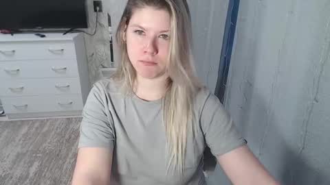 Snapshot of melissa__ray chatting on 02-04-25, 02:39 Melissa Ray online show from 02-04-25, 02:39