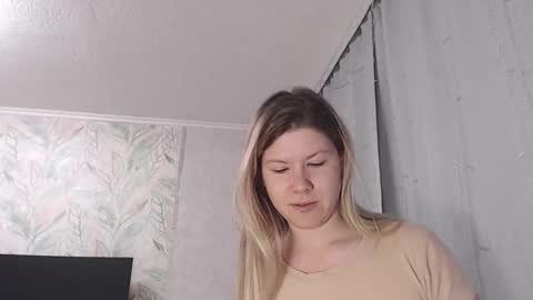 Snapshot of melissa__ray chatting on 02-06-25, 02:33 Melissa Ray online show from 02-06-25, 02:33