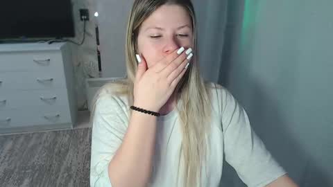 Snapshot of melissa__ray chatting on 02-10-25, 02:08 Melissa Ray online show from 02-10-25, 02:08