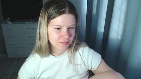 Snapshot of melissa__ray chatting on 02-10-25, 10:09 Melissa Ray online show from 02-10-25, 10:09