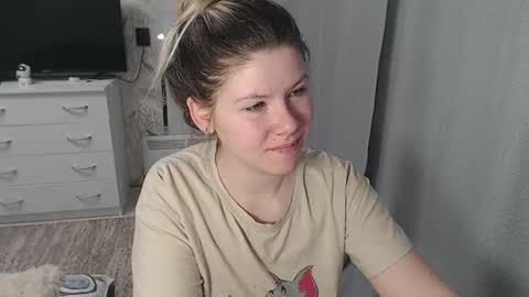 Snapshot of melissa__ray chatting on 02-13-25, 02:34 Melissa Ray online show from 02-13-25, 02:34