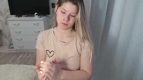 Snapshot of melissa__ray chatting on 02-17-25, 10:07 Melissa Ray online show from 02-17-25, 10:07