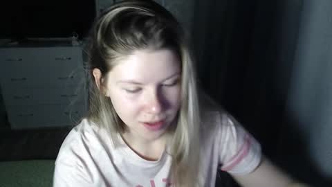 Snapshot of melissa__ray chatting on 02-21-25, 07:21 Melissa Ray online show from 02-21-25, 07:21