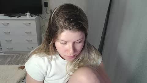 Snapshot of melissa__ray chatting on 03-01-25, 04:11 Melissa Ray online show from 03-01-25, 04:11