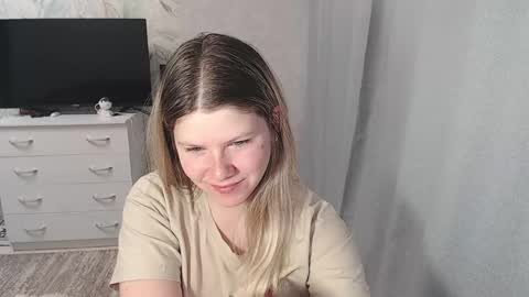 Snapshot of melissa__ray chatting on 03-03-25, 02:04 Melissa Ray online show from 03-03-25, 02:04