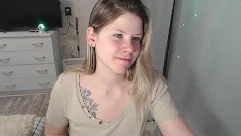 Snapshot of melissa__ray chatting on 03-07-25, 05:17 Melissa Ray online show from 03-07-25, 05:17