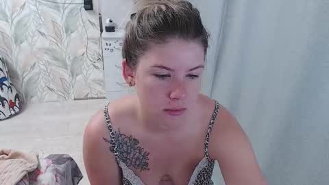 Snapshot of melissa__ray chatting on 09-17-25, 02:35 Melissa Ray online show from 09-17-25, 02:35