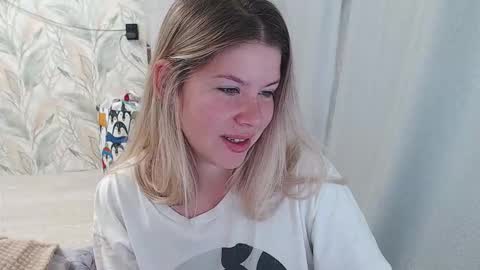 Snapshot of melissa__ray chatting on 09-22-25, 03:08 Melissa Ray online show from 09-22-25, 03:08