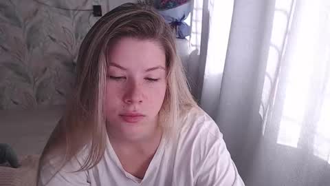 Snapshot of melissa__ray chatting on 09-26-25, 07:01 Melissa Ray online show from 09-26-25, 07:01