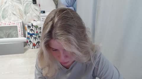 Snapshot of melissa__ray chatting on 10-03-25, 03:03 Melissa Ray online show from 10-03-25, 03:03