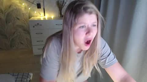 Snapshot of melissa__ray chatting on 10-06-25, 06:05 Melissa Ray online show from 10-06-25, 06:05