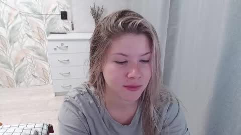 Snapshot of melissa__ray chatting on 10-14-25, 05:47 Melissa Ray online show from 10-14-25, 05:47