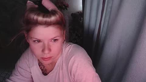 Snapshot of melissa__ray chatting on 10-25-25, 02:30 Melissa Ray online show from 10-25-25, 02:30