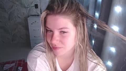 Snapshot of melissa__ray chatting on 11-16-25, 06:13 Melissa Ray online show from 11-16-25, 06:13