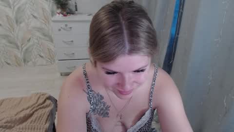 Snapshot of melissa__ray chatting on 11-27-25, 02:46 Melissa Ray online show from 11-27-25, 02:46