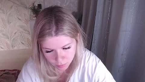 Snapshot of melissa__ray chatting on 12-04-25, 11:41 Melissa Ray online show from 12-04-25, 11:41