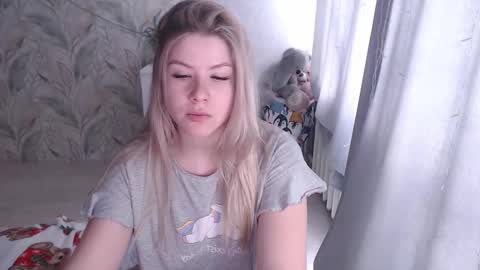 Snapshot of melissa__ray chatting on 12-15-25, 07:45 Melissa Ray online show from 12-15-25, 07:45