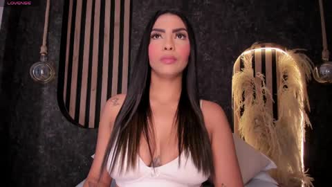 Snapshot of melissa__saenz_ chatting on 04-29-26, 03:43 M E L I S S A online show from 04-29-26, 03:43