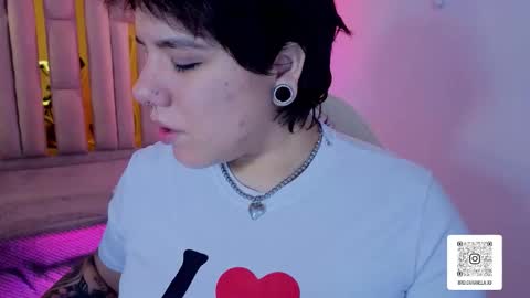 Snapshot of melissa_adamsxxx chatting on 12-14-25, 07:18 Lissa online show from 12-14-25, 07:18