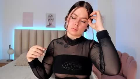 Snapshot of melissa_es chatting on 11-08-25, 12:05 melissa_es online show from 11-08-25, 12:05